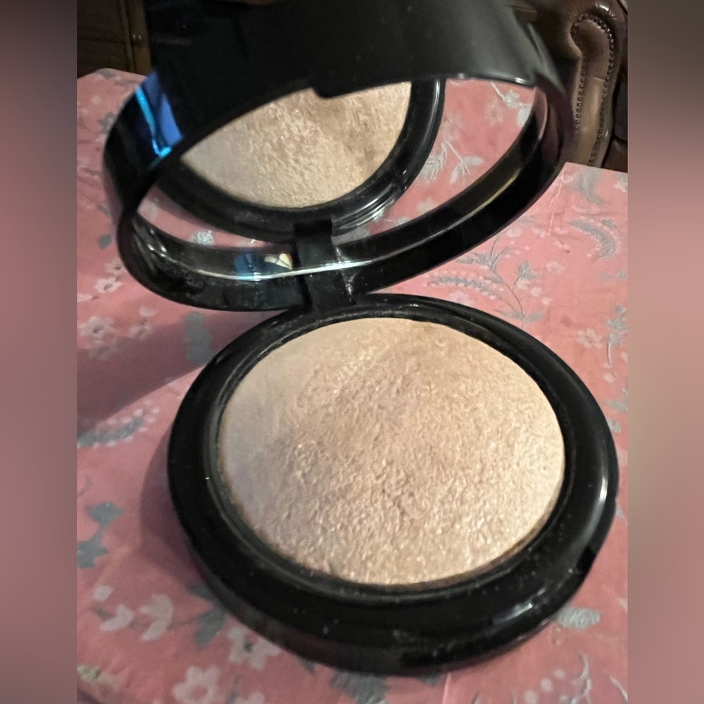 Mally Beauty Glowing Goddess in Rosy Glow